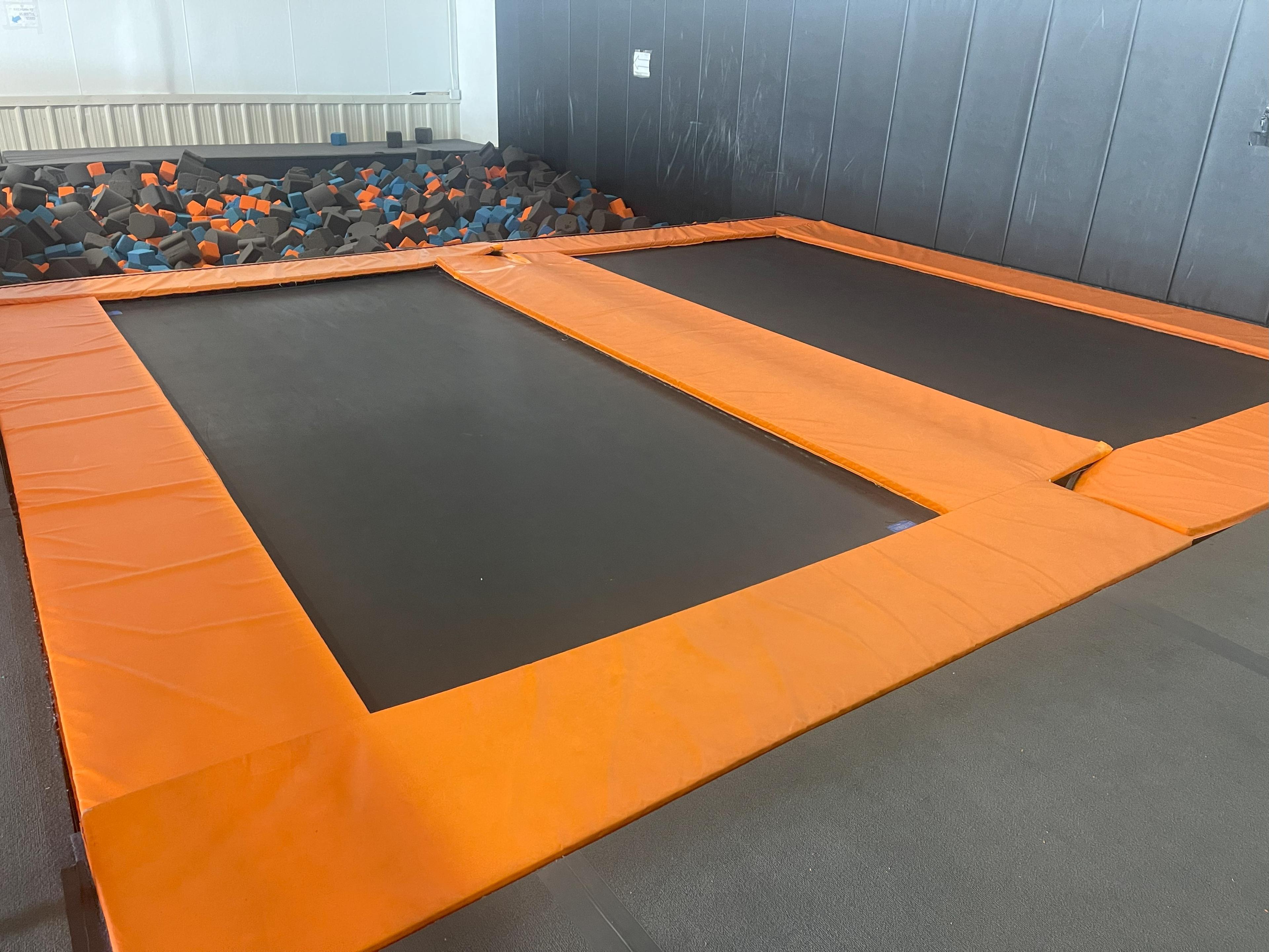 trampoline foam pit with steps and wall padding