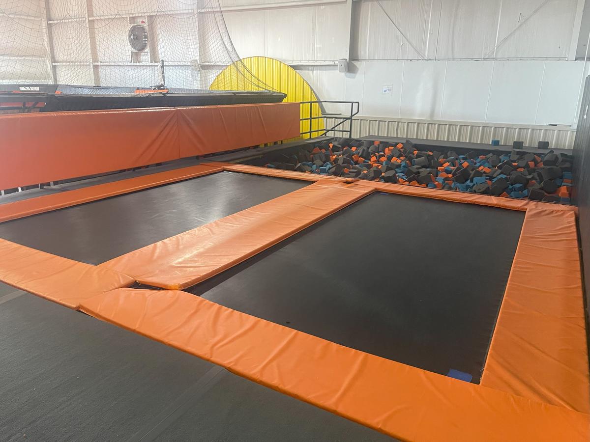 trampoline foam pit with steps and wall padding