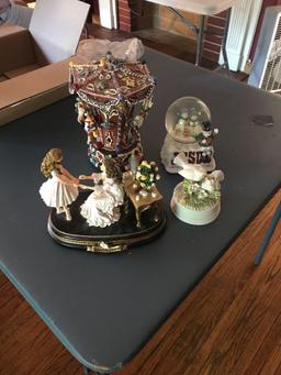 4 Music figurines