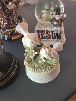 4 Music figurines