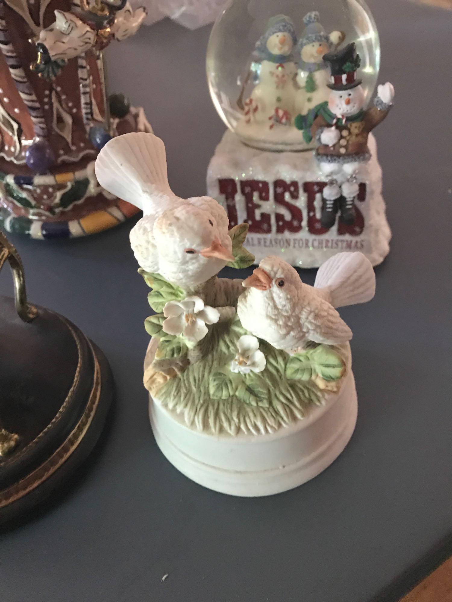 4 Music figurines