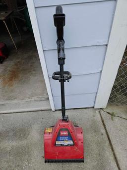 Toro power shovel