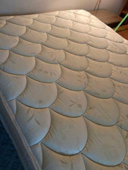 Queen mattress and box springs B3