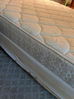 Queen mattress and box springs B3