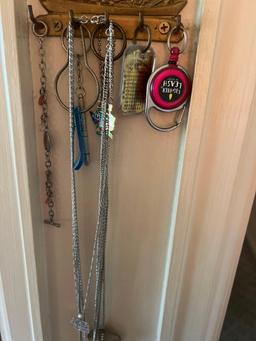 key hook and jewelry lot B3