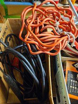 Miscellaneous lot, including jumper cables.