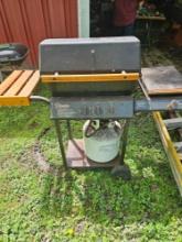 Propane gas grill with tank