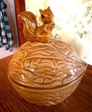 Vintage Cermic Squirrel Walnut Cookie Jar