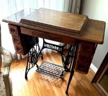 Vintage Singer Sewing table FR
