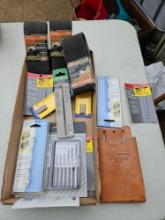 Miscellaneous lot, including sanding belts
