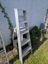 4 ft aluminum stepladder