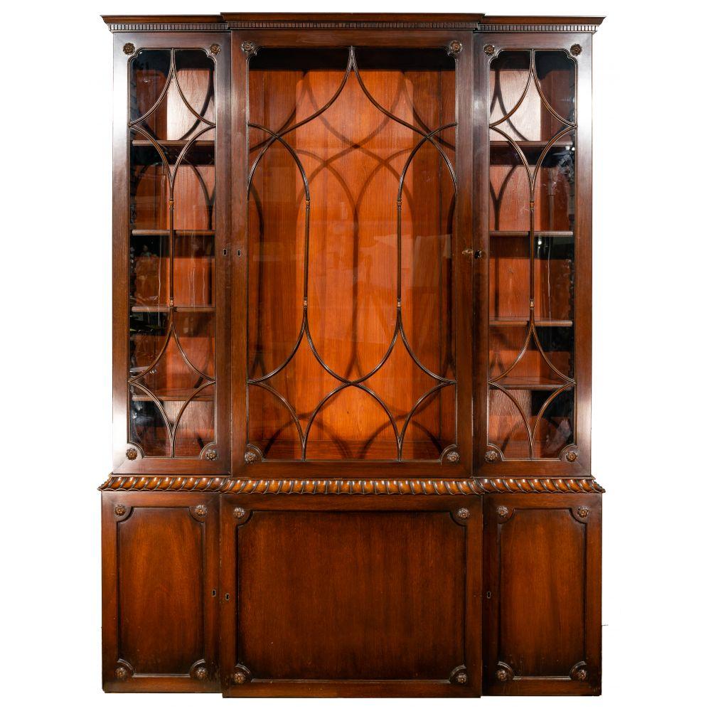 Kittinger 'Colonial Williamsburg' Mahogany Breakfront China Cabinet