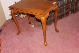 OAK END TABLE Q A FEET AND PULL OUT TRAY VERY NICE