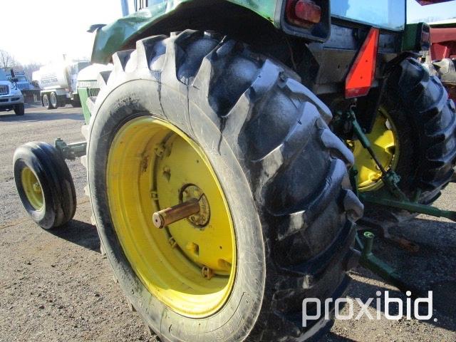 John Deere 2750 Tractor,