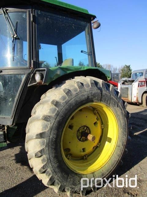 John Deere 2750 Tractor,