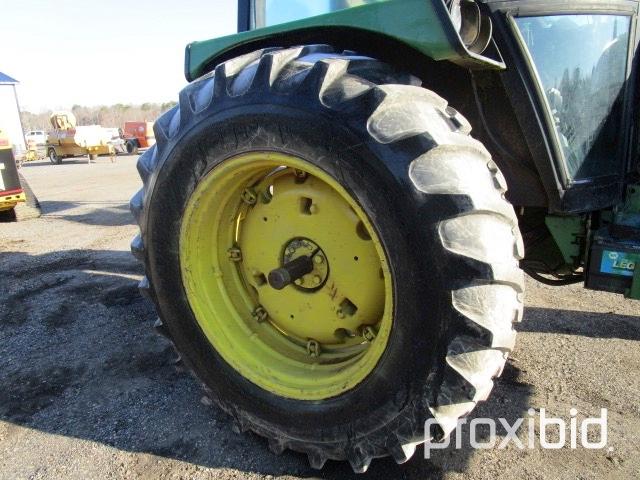 John Deere 2750 Tractor,