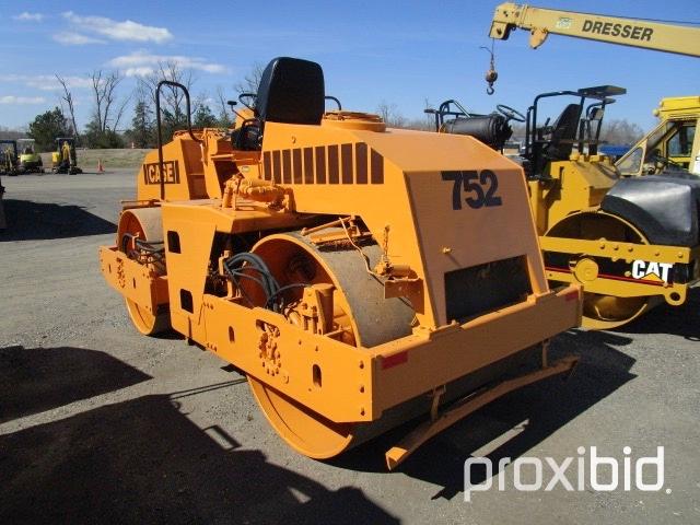Case W752 Asphalt Roller,
