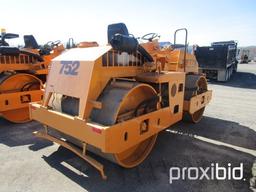 Case W752 Asphalt Roller,