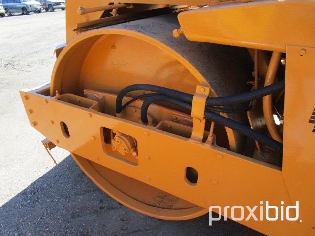 Case W752 Asphalt Roller,