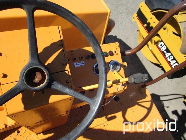 Case W752 Asphalt Roller,
