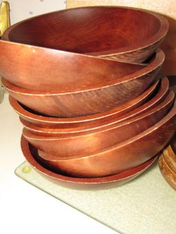 Wooden bowls/salt and pepper grinder