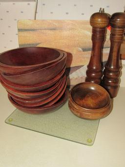 Wooden bowls/salt and pepper grinder