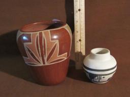 2 clay pots