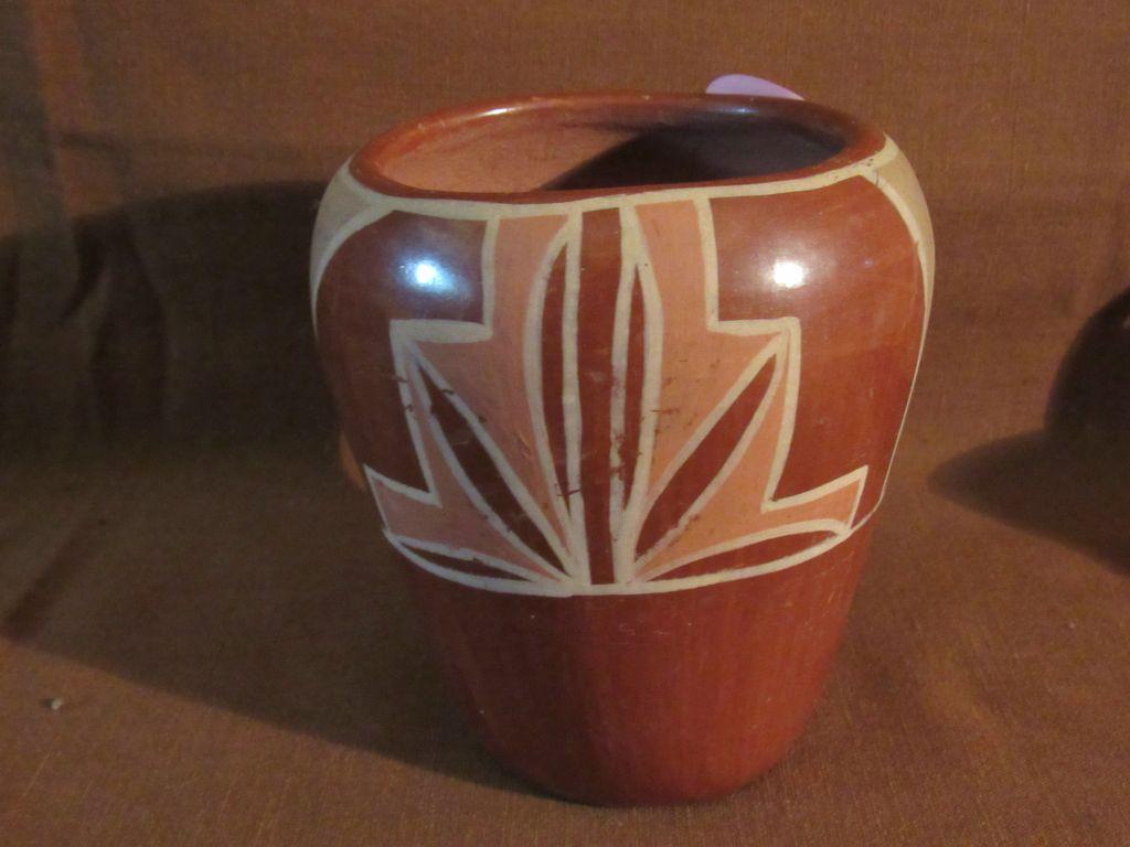 2 clay pots