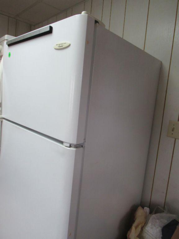 Frigidaire refrigerator freezer