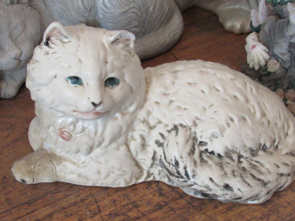 Cat figurines