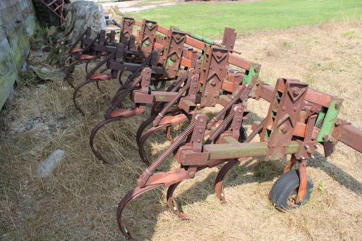 4 ROW CULTIVATOR