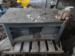 METAL SHOP TABLE W/ VISE
