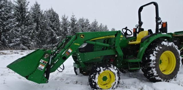 2015 JD 4052M MFWD DSL. TRACTOR (OPEN STATION) W/ JD D170 HYD LOADER