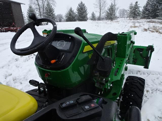 2015 JD 4052M MFWD DSL. TRACTOR (OPEN STATION) W/ JD D170 HYD LOADER