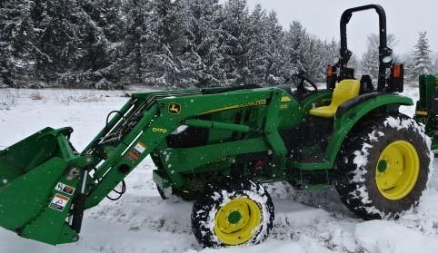 2015 JD 4052M MFWD DSL. TRACTOR (OPEN STATION) W/ JD D170 HYD LOADER