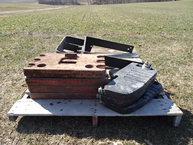 (7) MISC. FRONT TRACTOR WEIGHTS W/MOUNTING BAR, (3) MF (4) CASE