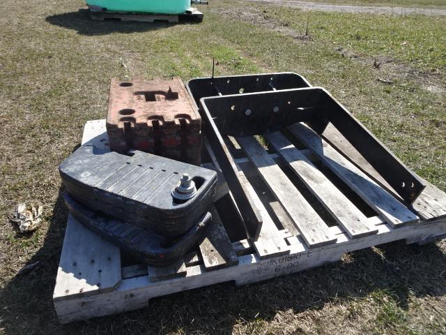 (7) MISC. FRONT TRACTOR WEIGHTS W/MOUNTING BAR, (3) MF (4) CASE
