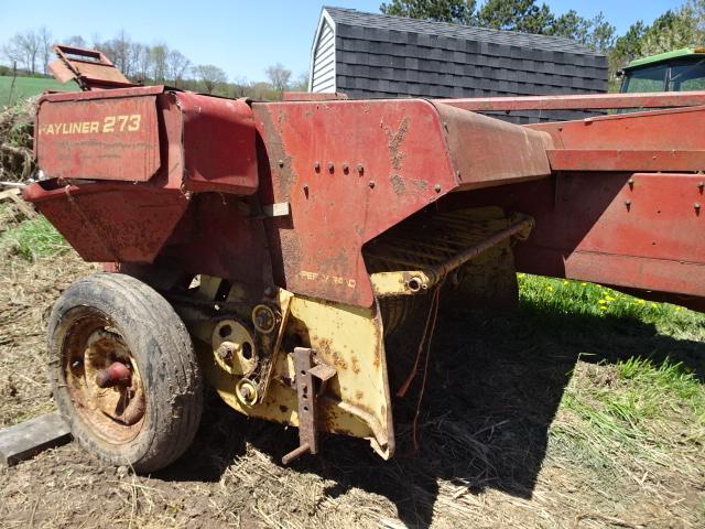 NEW HOLLAND 273 SQUARE HAY BALER W/ THROWER, SN#140014