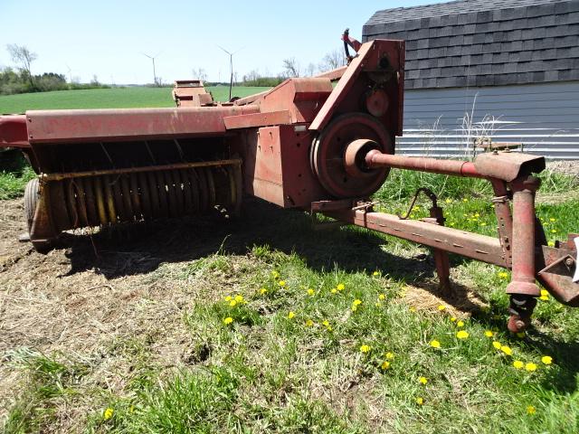 NEW HOLLAND 273 SQUARE HAY BALER W/ THROWER, SN#140014