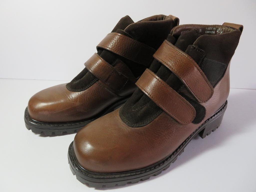 Riding boots, gloves and crop