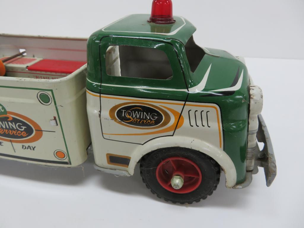 Wyandotte metal tow truck, Dot Towing Service, 15"