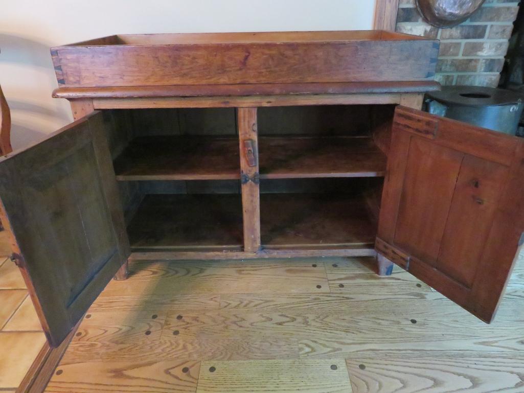 Very nice dry sink, 45" wide, 21" deep and 33" tall