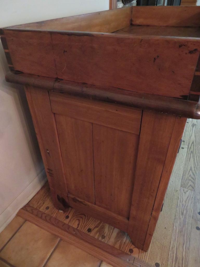 Very nice dry sink, 45" wide, 21" deep and 33" tall