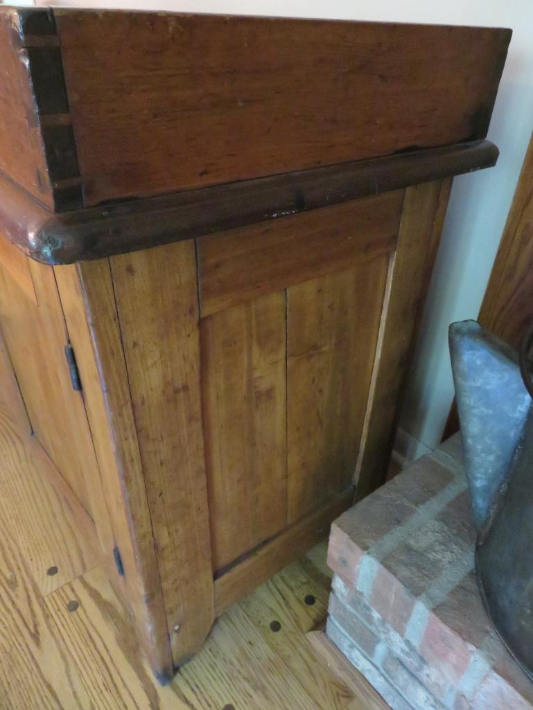 Very nice dry sink, 45" wide, 21" deep and 33" tall