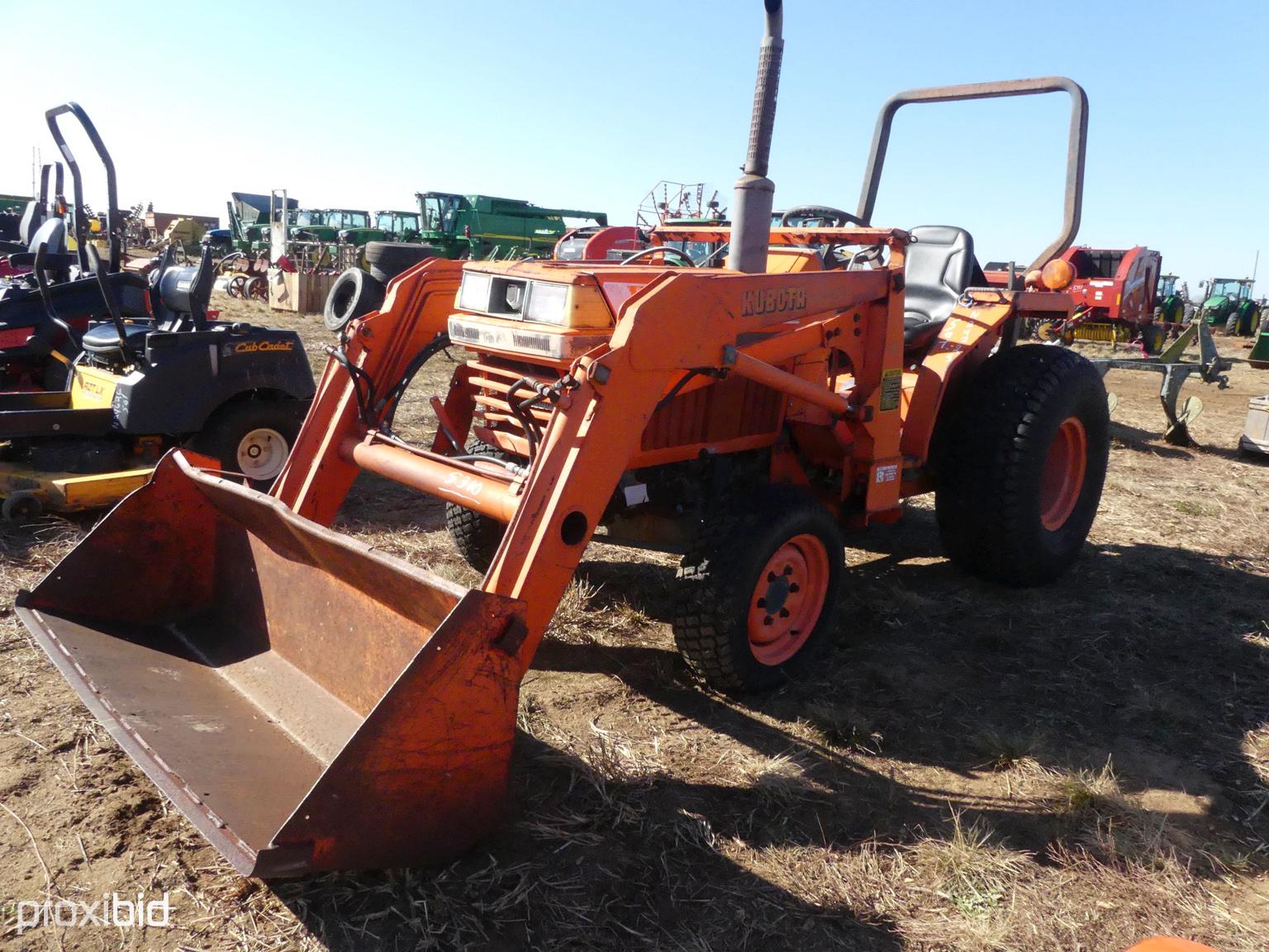 Kubota L2550 MFWD Tractor, s/n 51406: Front Loader w/ Bkt., 1149 hrs