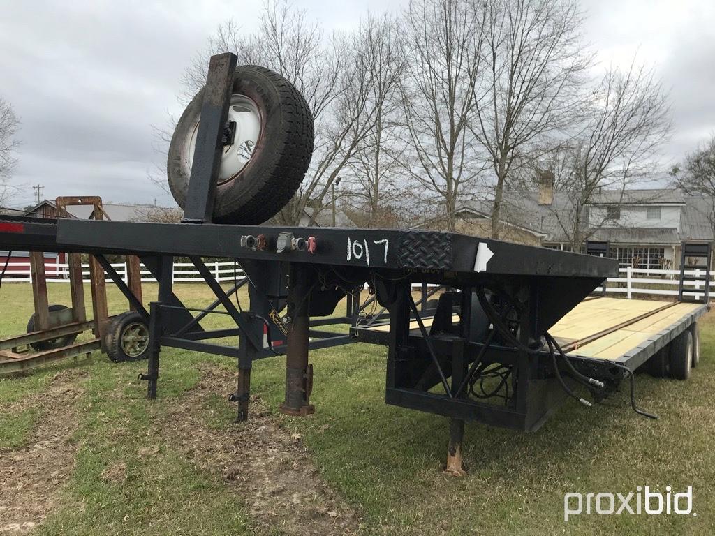 30' Gooseneck Tilt Bed Trailer: Ramps