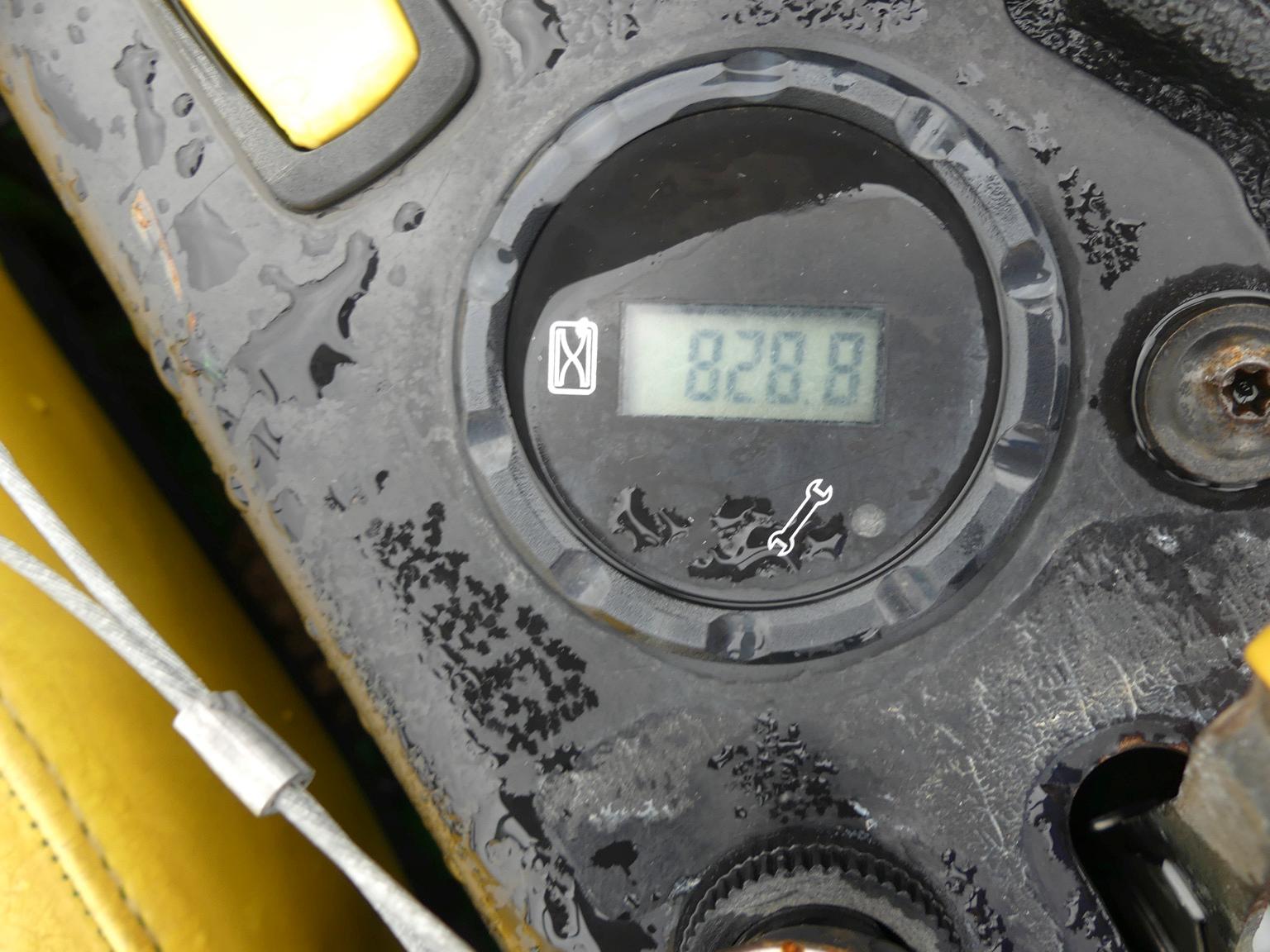 John Deere Z915B Zero-turn Mower, s/n 040185: Meter Shows 240 hrs
