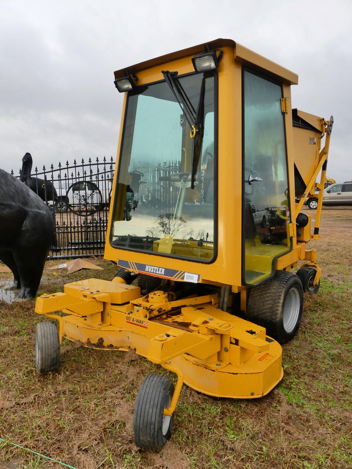 Hustler 3400 Mower: w/ Vac System, Cover Cab