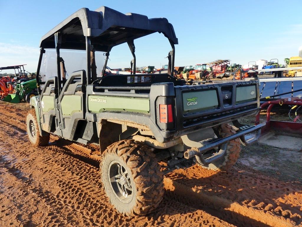 John Deere Gator