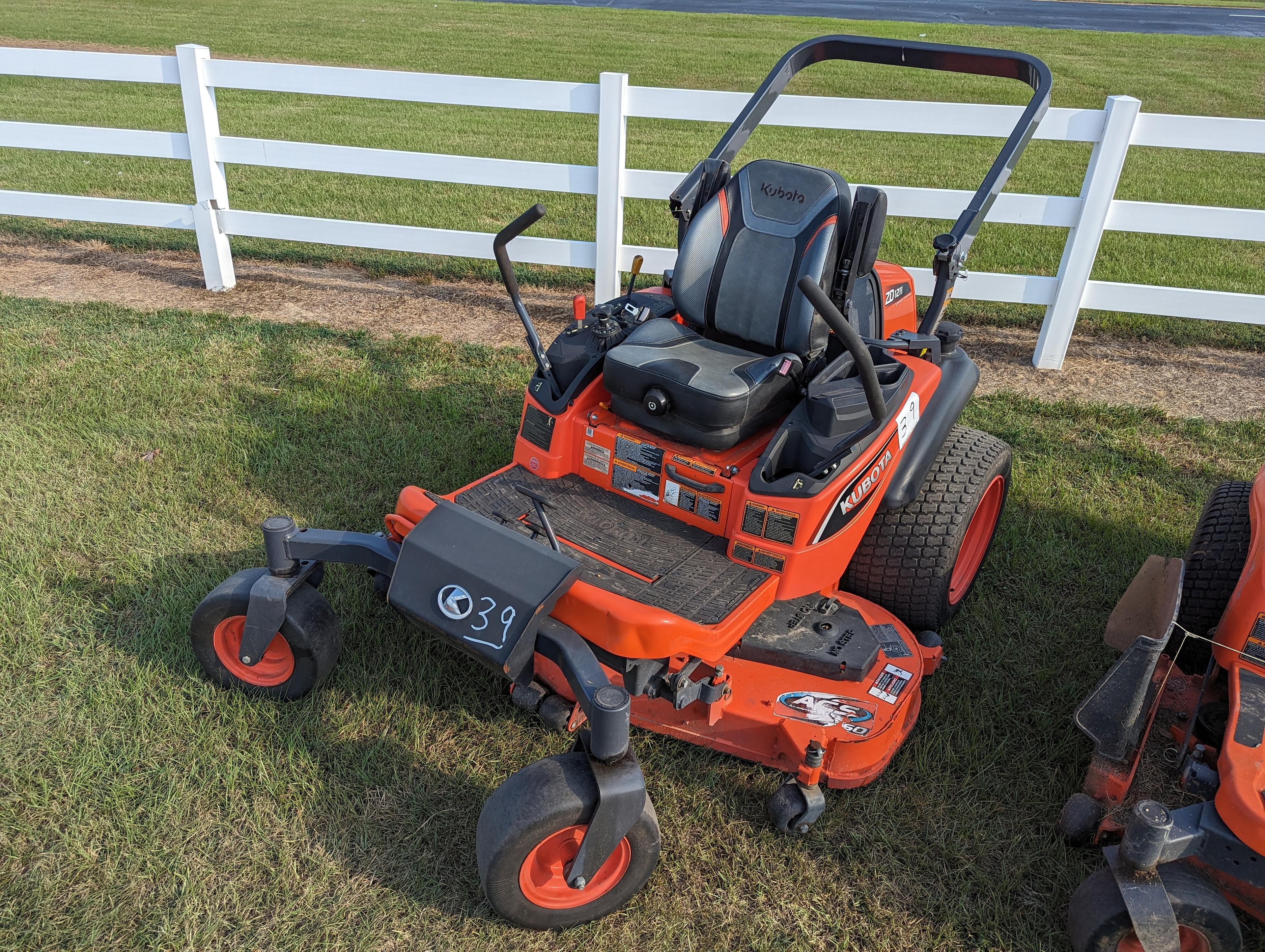 2019 Kubota ZD1211 Zero-turn Mower, s/n ZBGGDCA0PKGK40619: Diesel, 60" Deck